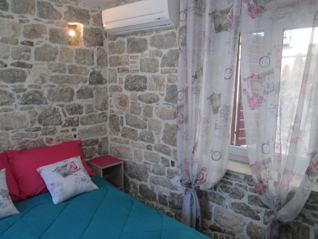 Room N&M - Diocletians Palace Split Bagian luar foto