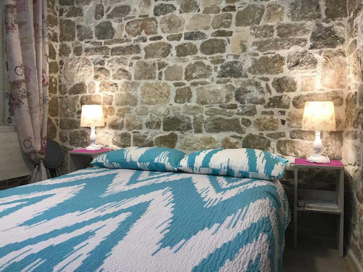 Room N&M - Diocletians Palace Split Bagian luar foto
