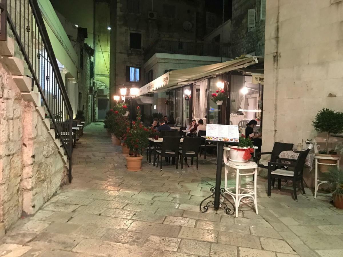 Room N&M - Diocletians Palace Split Bagian luar foto